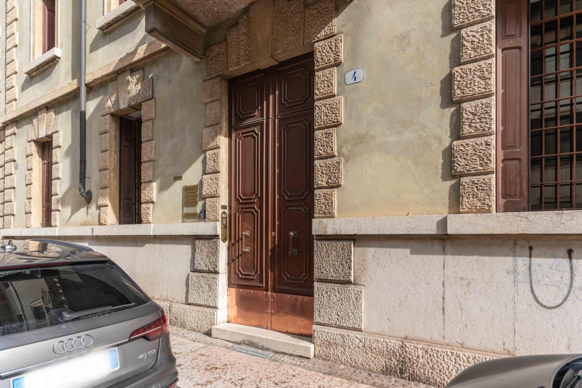 Апартаменти -Near Arena & Parking - Pet Friendly Historical Arena Palace Верона Екстер'єр фото